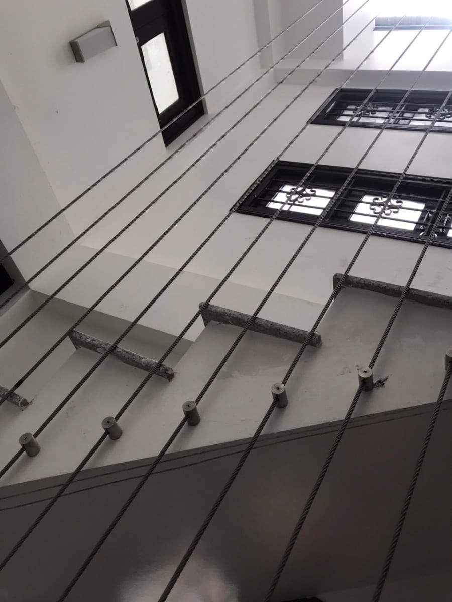 Cáp bảo vệ cầu thang